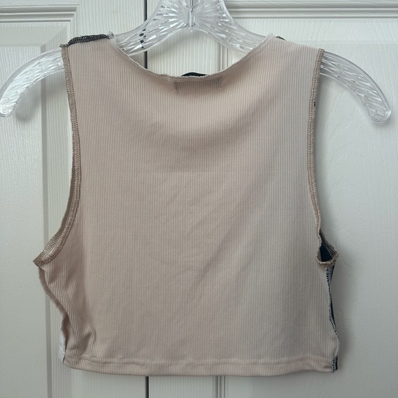 Color block Racerback Crop Top - Picture 3 of 4
